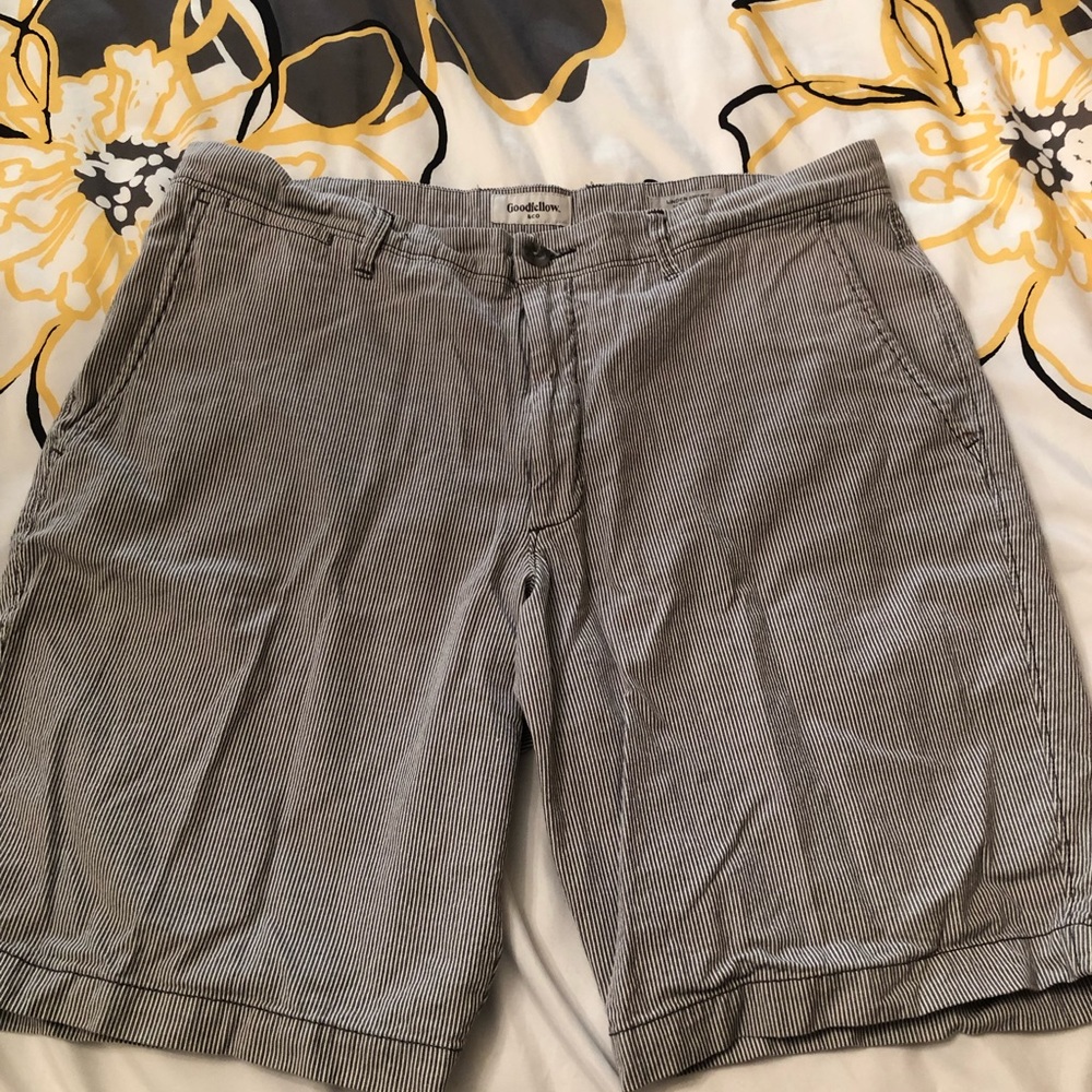 Men’s size 36 goodfellow co. Chino shorts